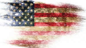 Uma bandeira rasgada dos Estados Unidos.