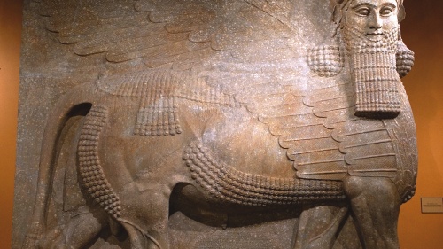 Estátua do palácio do rei assírio Sargão II na atual Khorsabad, Iraque.