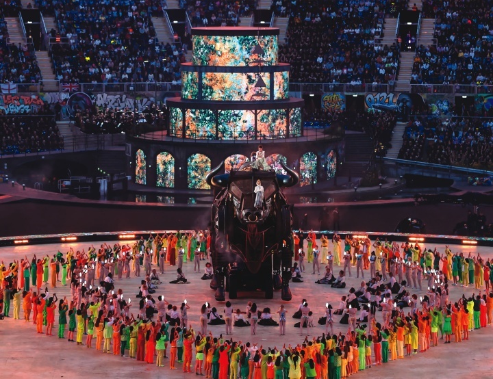 A cerimônia de abertura dos Jogos da Commonwealth de 2022 contou com multidões "adorando" uma besta assustadora em frente a uma estrutura estilizada que lembra a Torre de Babel em imagens tiradas do livro bíblico de Apocalipse.