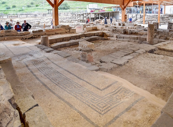 Foto de uma das duas sinagogas descobertas na antiga cidade de Magdala que estavam em uso no primeiro século durante o ministério de Jesus Cristo.