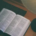 Uma Bíblia aberta ao Salmo 119