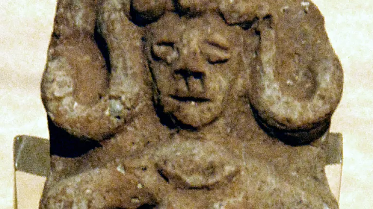 As estatuetas de Astarte são comumente encontradas no Oriente Médio e testemunham a popularidade da adoração dessa antiga deusa da fertilidade e de Tamuz. Estatueta de Astarte