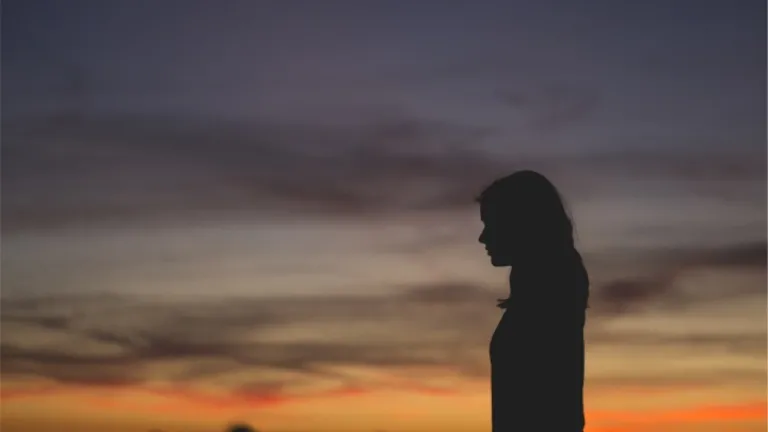 Silouette de uma mulher.