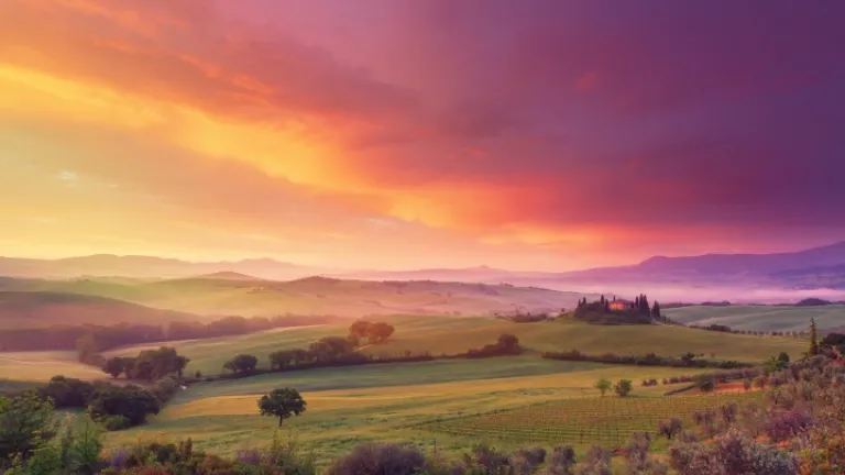 Um lindo vale verde.