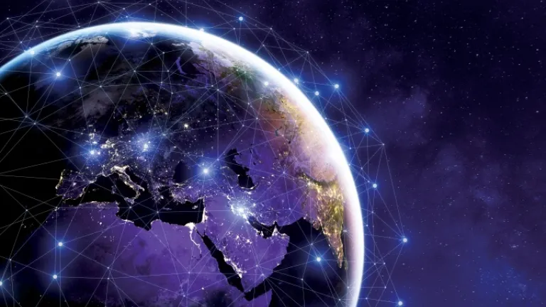 Sinais digitais sendo enviados ao redor da Terra.