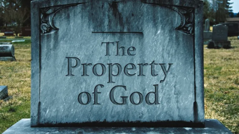 Um marcador de lápide.