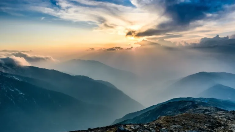 Raios solares atravessando as nuvens.