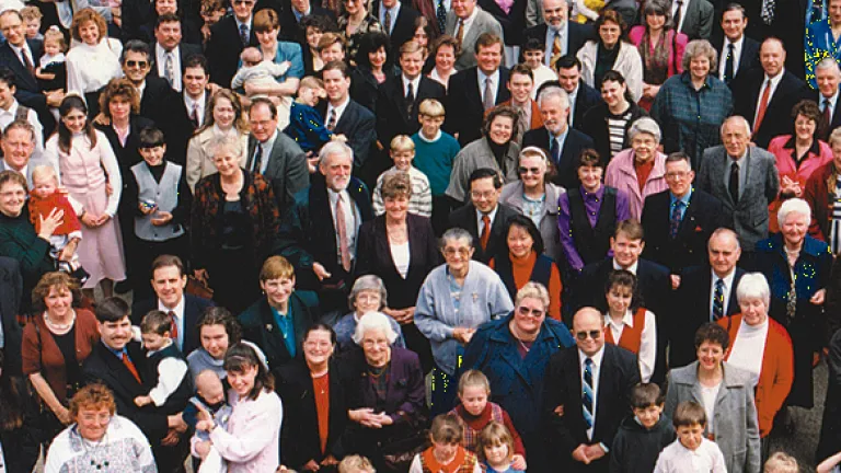 Um grupo de membros da Igreja.