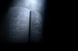 Monumento dos Dez Mandamentos.