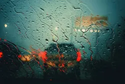 Dirigindo em uma tempestade.